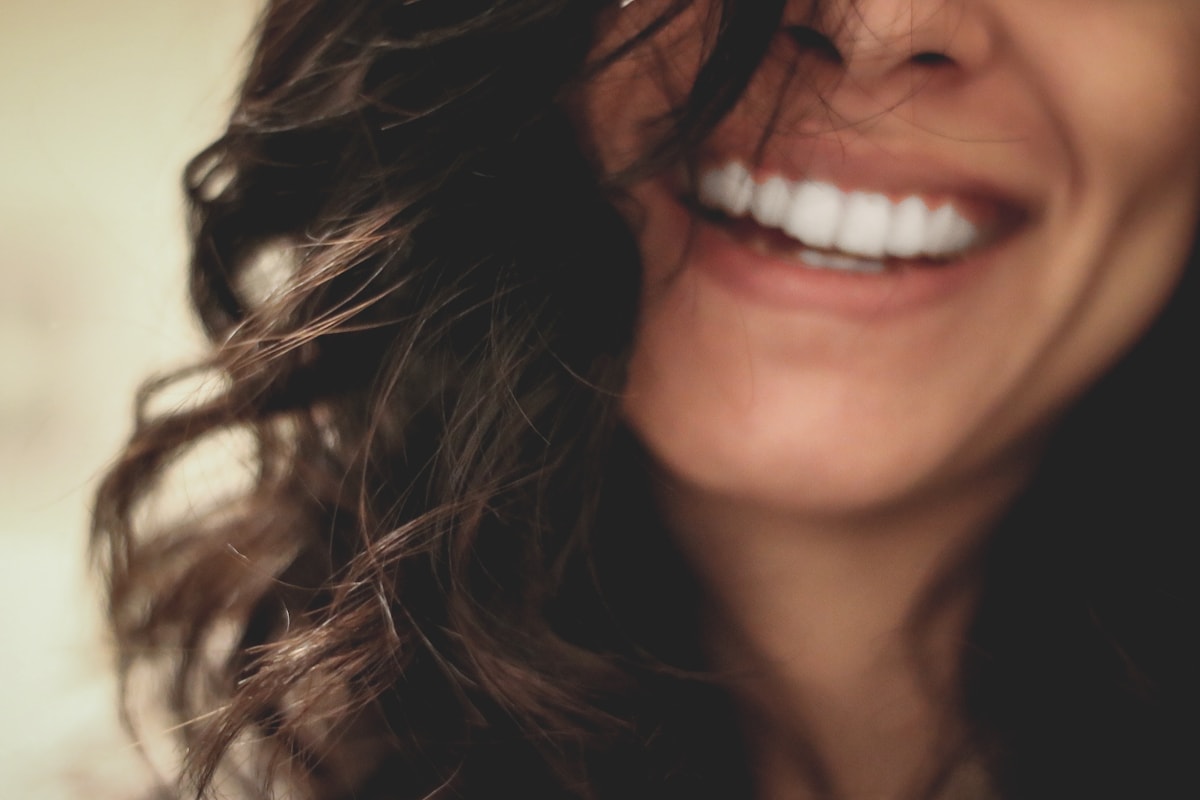 Sonrisa y contorno facial armónico